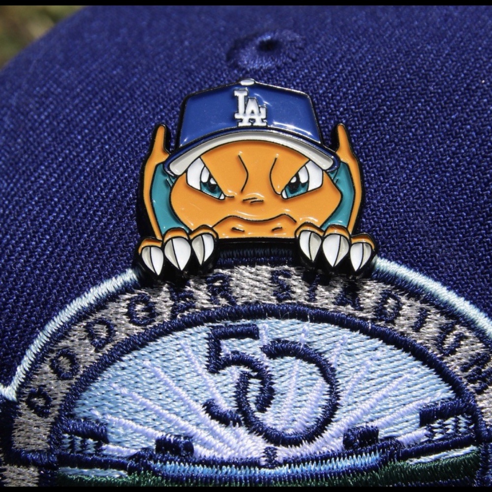 Charizard x LA Dodgers Enamel Pin Peeker Bayfitteds Pokémon Los Angeles